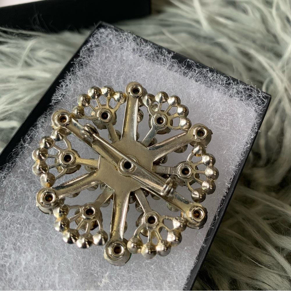 Vintage Emerald Rhinestone Brooch - Picture 5 of 9
